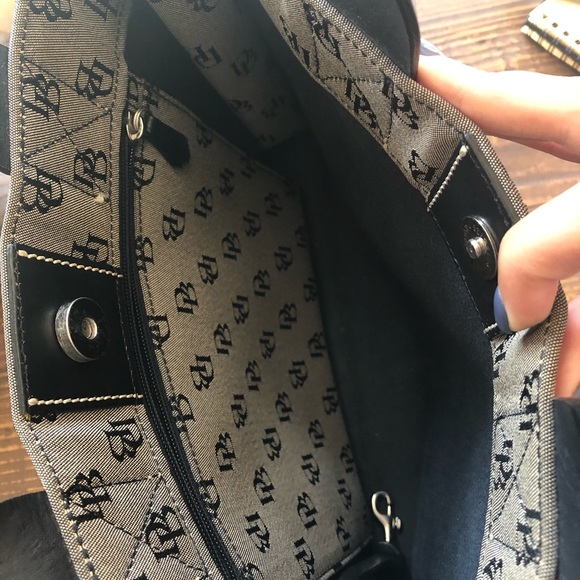 Classic Dooney & Bourke small purse - Picture 7 of 8